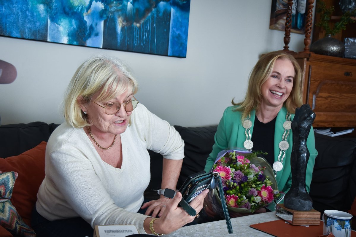 Dugnadsgjengen Og Ordføreren