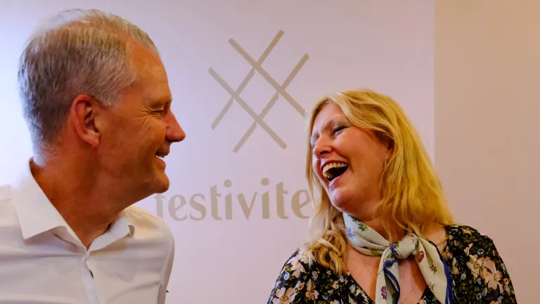 Trivselen var på vei ned. Da flyttet NHO-lederen hele kontoret til Larvik