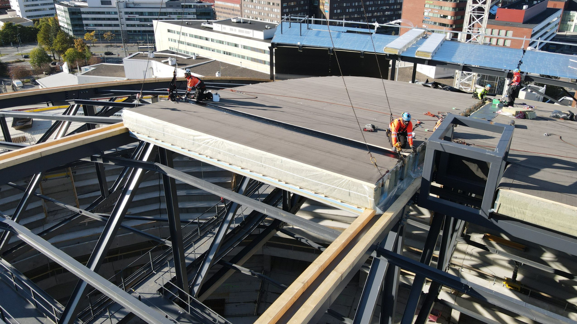 Montering Av Tak 1, Tampere. Foto Lett Tak Systemer