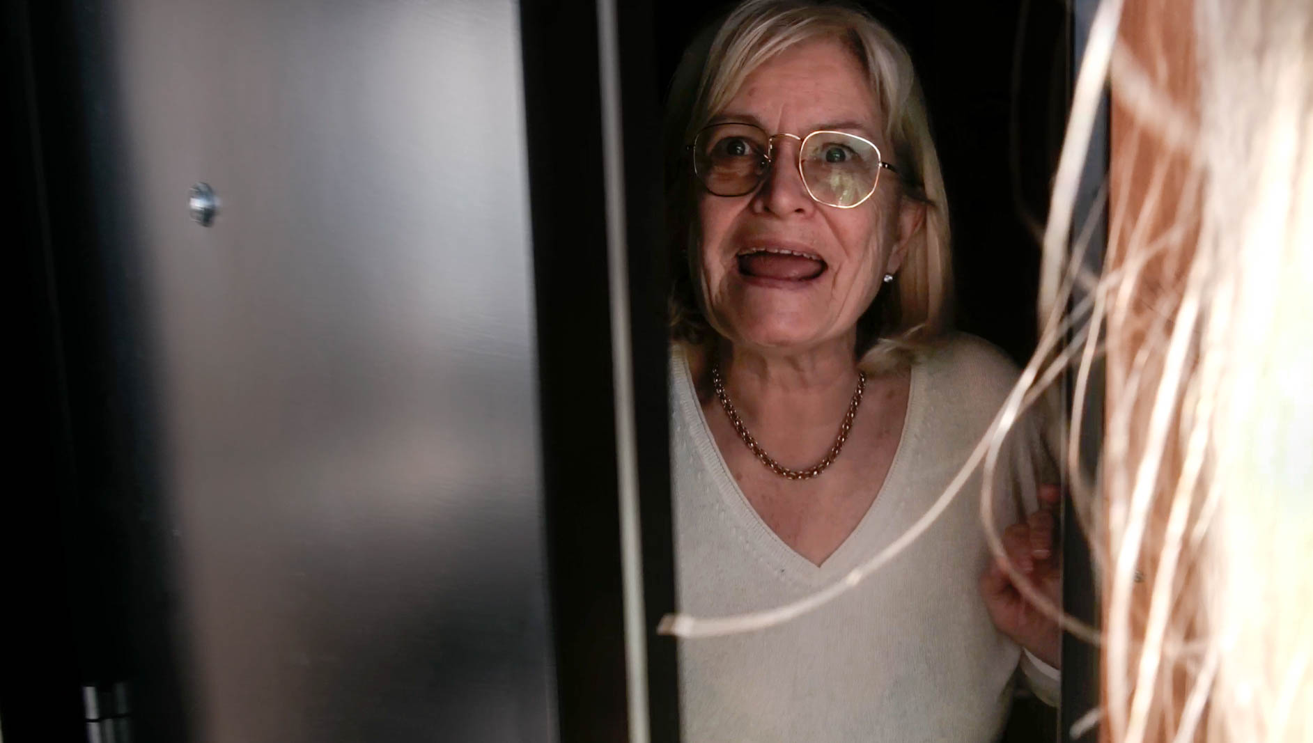 «Årets larviking» måper når hun ser hvem som ringer på døra