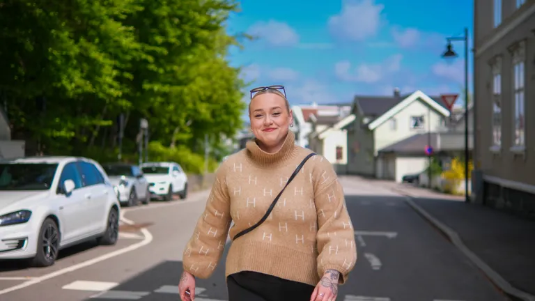 Kaja (24) bor alene og jobber i helsevesenet. I Larvik fikk hun plassen hun trengte