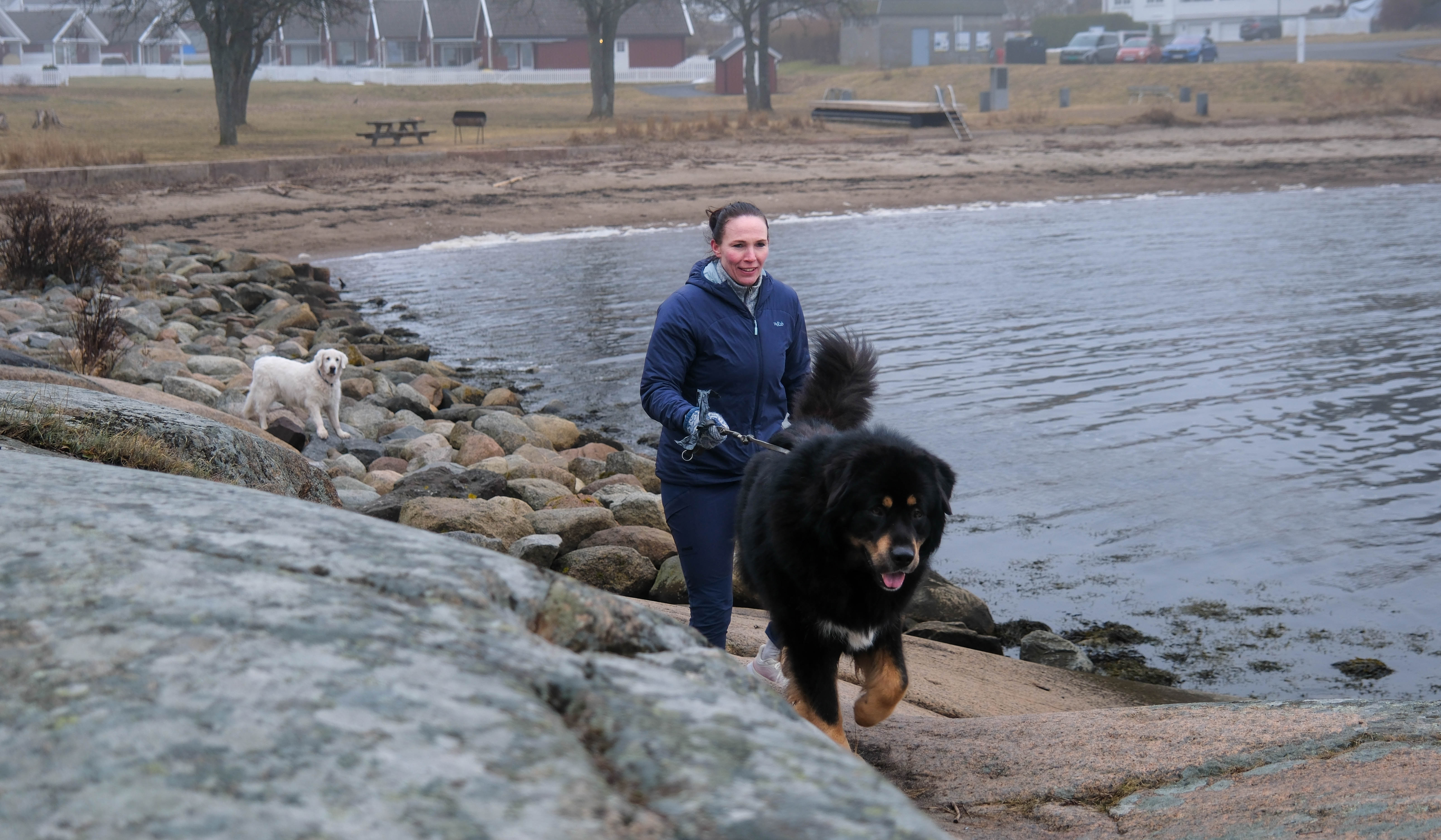 Larvik skulle bare være et stopp på veien. 28 år senere er profilen her fortsatt