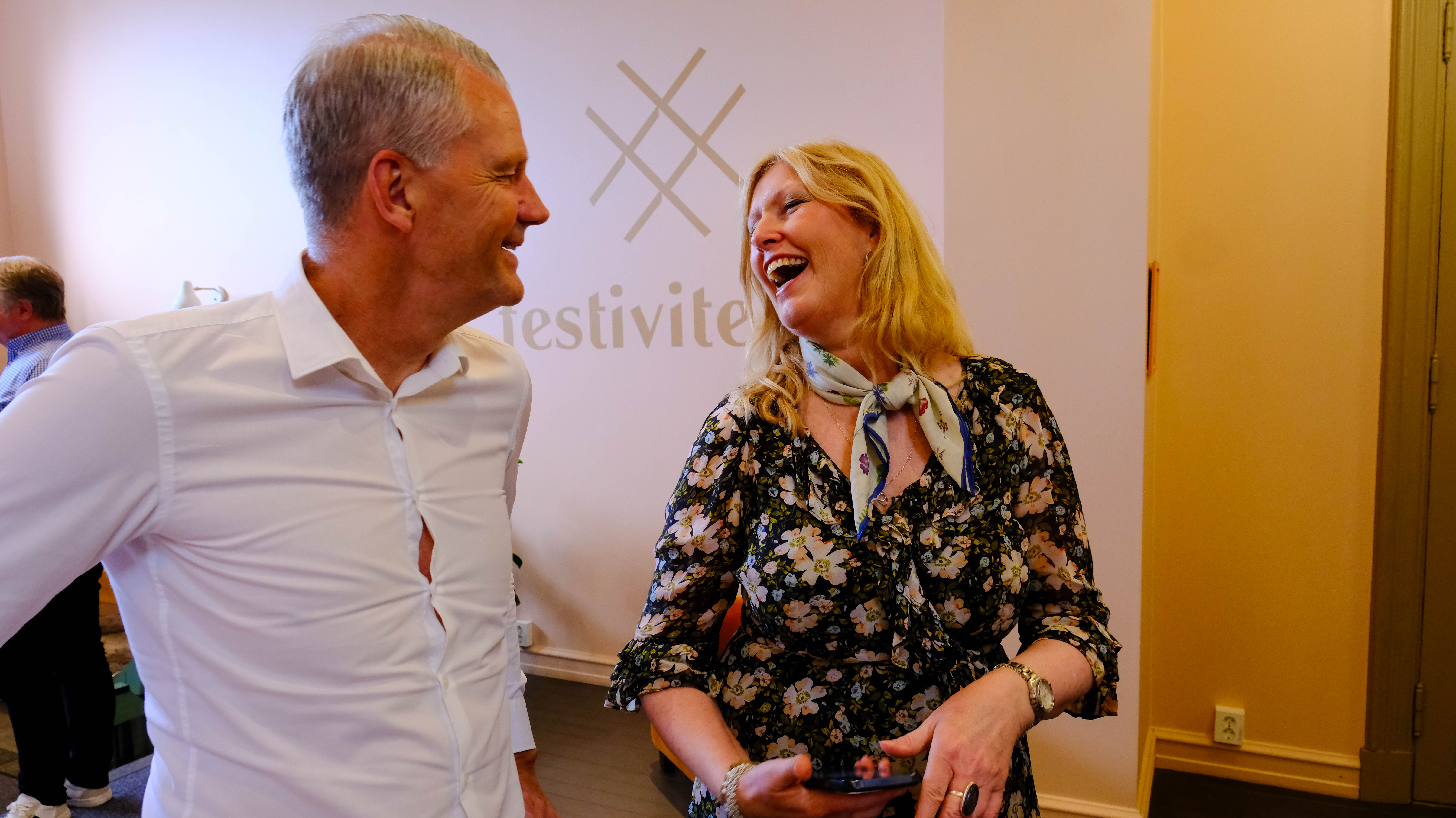 Trivselen var på vei ned. Da flyttet NHO-lederen hele kontoret til Larvik