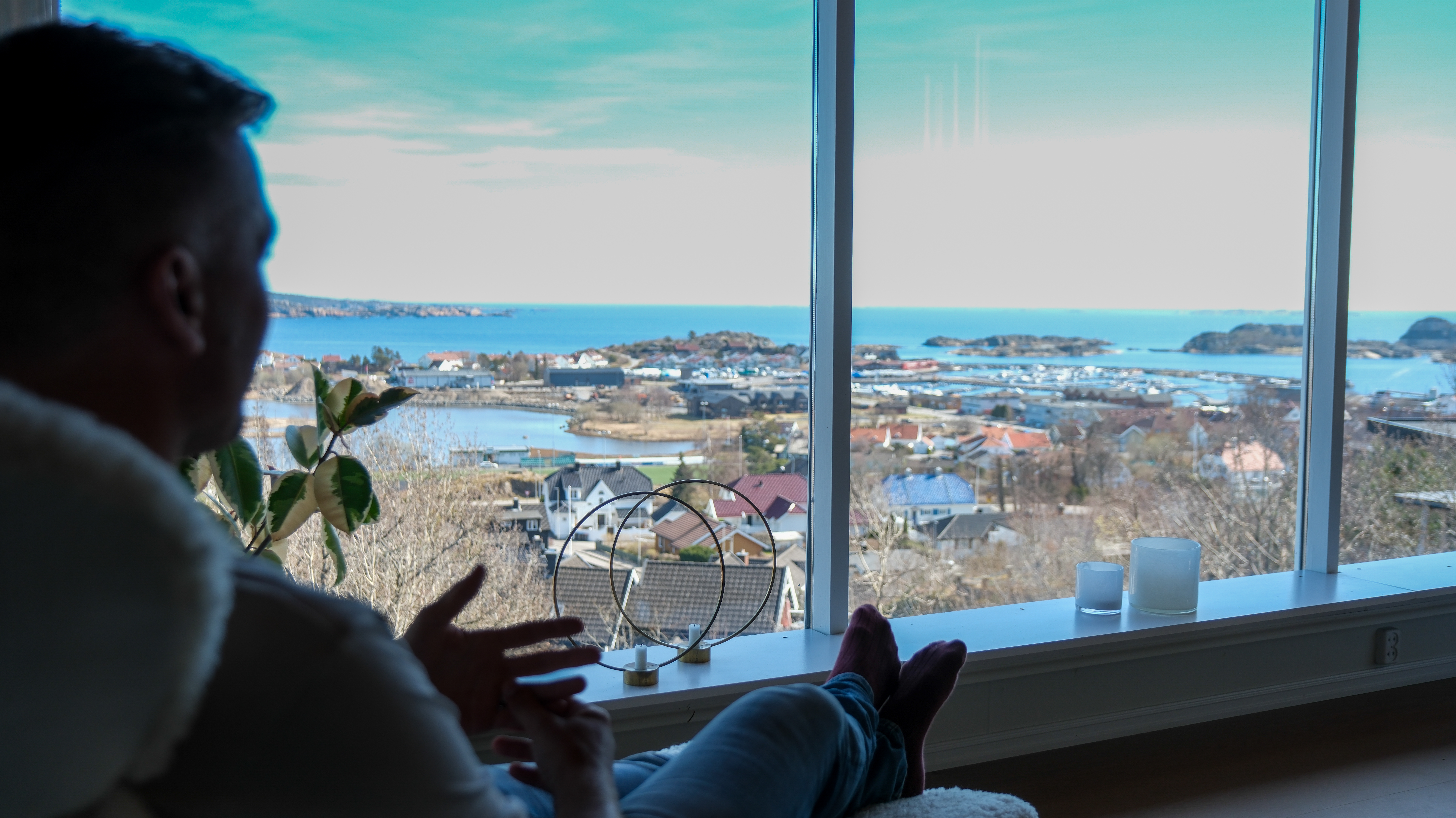 Erik Bjerke, Karoline Rejnås Og Isak 45