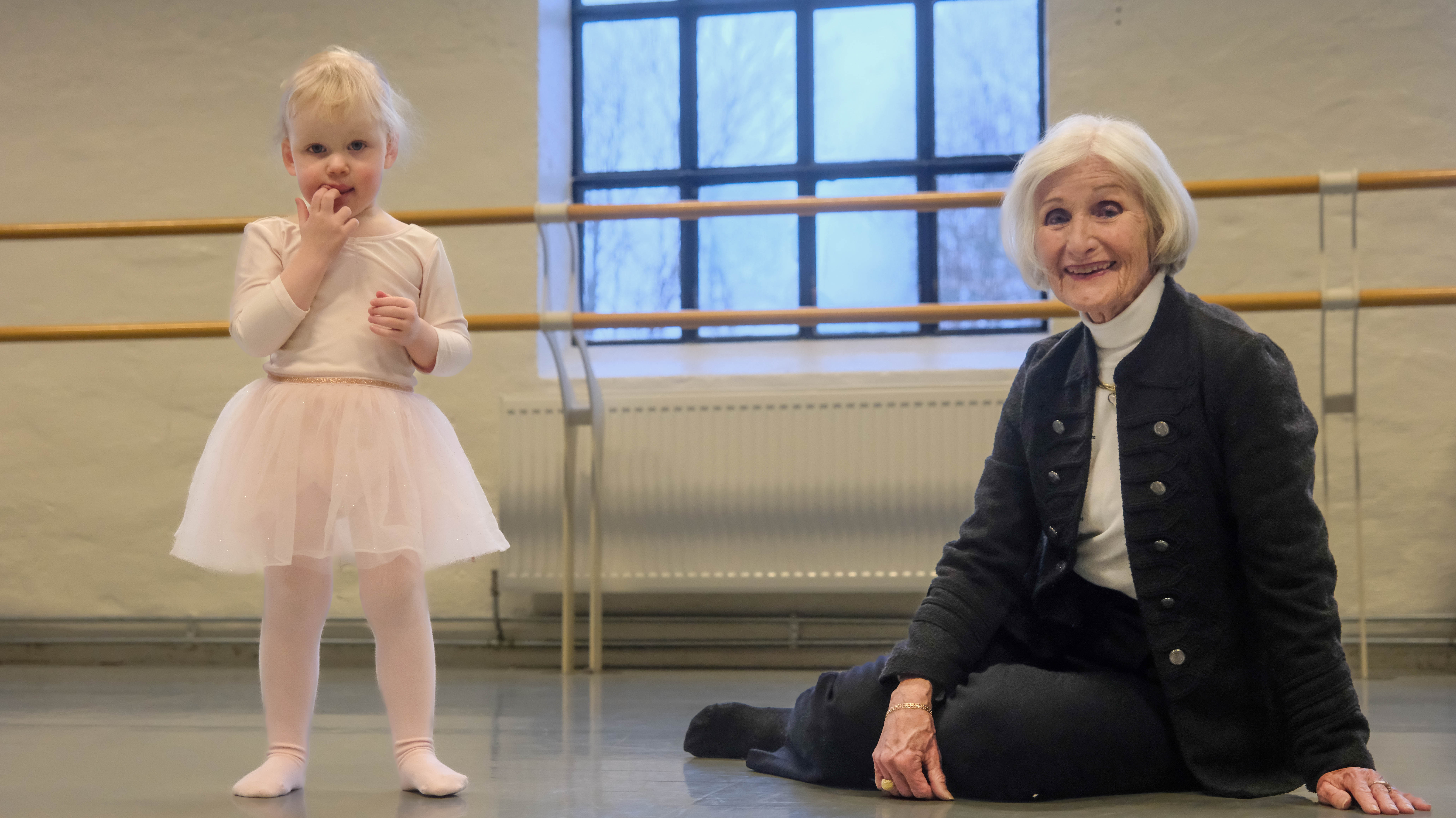 85 år skiller dem, men begge er elever på samme skole