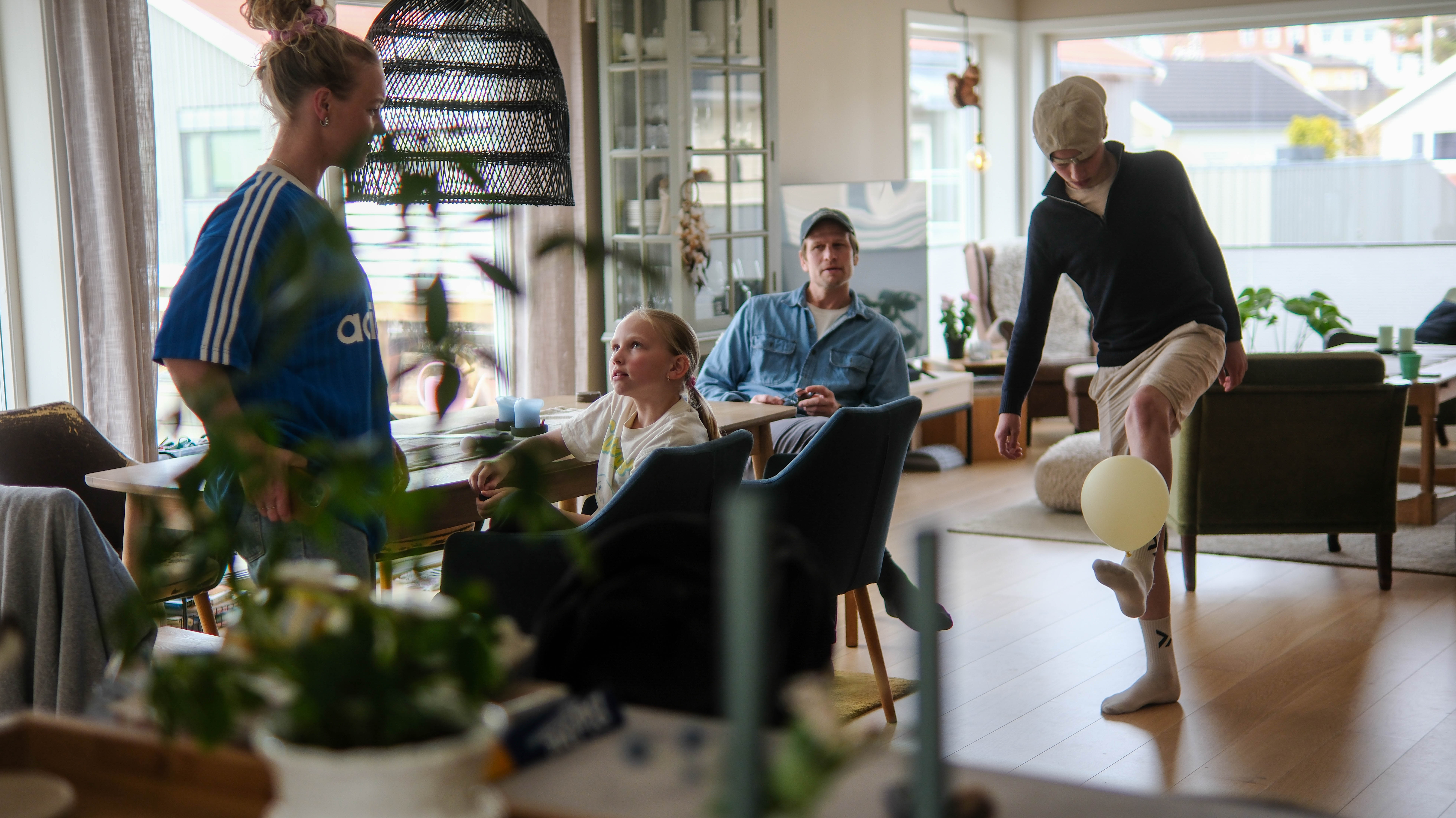 Andreas Og Henriette Dahl Med Familie 47