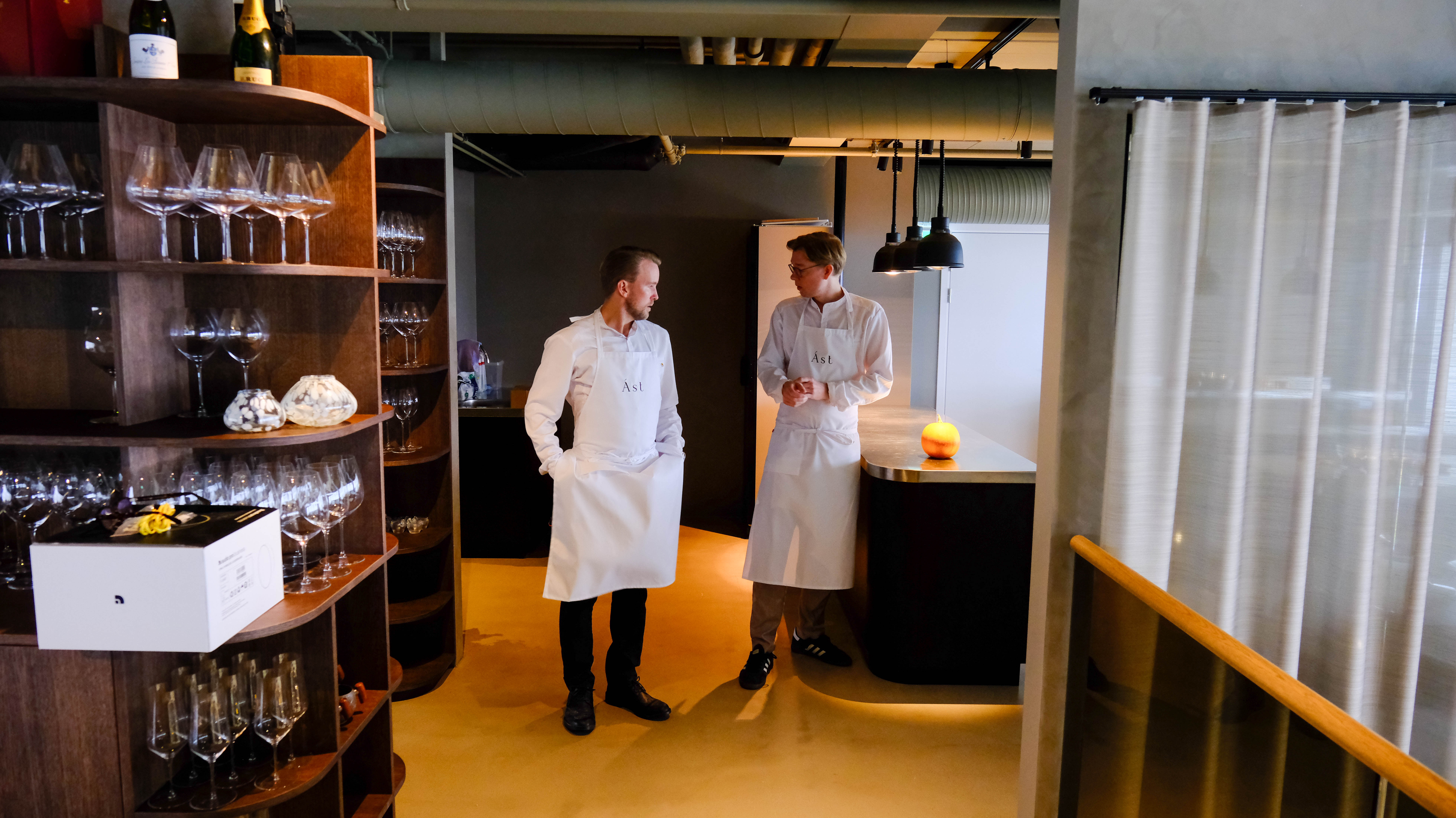 Henrik Falkensten Og Ola Kinserdal Viser Fram Ast